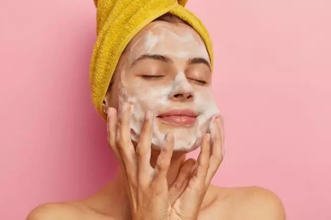 Skincare rutin ala Rachel Vennya Berbagai sumber