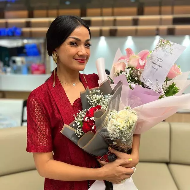 Rahasia perawatan wajah sehat Nirina Zubir Instagram