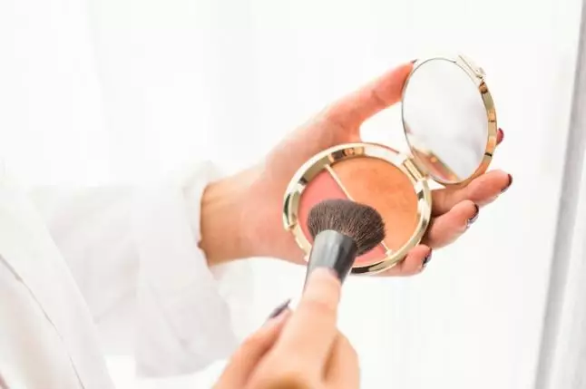 Rahasia makeup flawless ala Nikita Willy Berbagai sumber