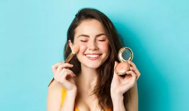 Rahasia makeup flawless ala Nikita Willy Berbagai sumber