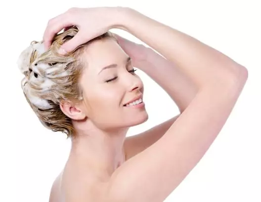 Perawatan rambut pesinetron Ersya Aurelia Berbagai sumber