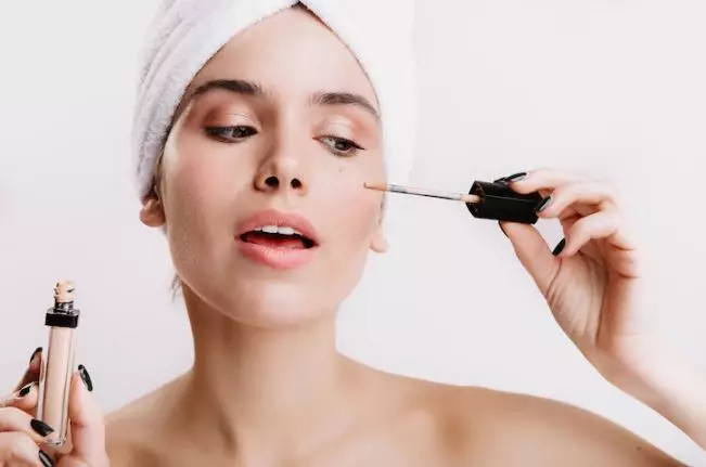 Rahasia makeup flawless ala Ayu Dewi Berbagai sumber Rahasia makeup flawless ala Ayu Dewi Berbagai sumber