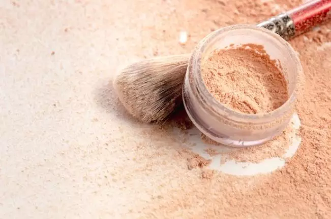 Rahasia makeup flawless ala Ayu Dewi Berbagai sumber Rahasia makeup flawless ala Ayu Dewi Berbagai sumber