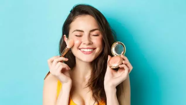 Rahasia makeup flawless ala Ayu Dewi Berbagai sumber Rahasia makeup flawless ala Ayu Dewi Berbagai sumber