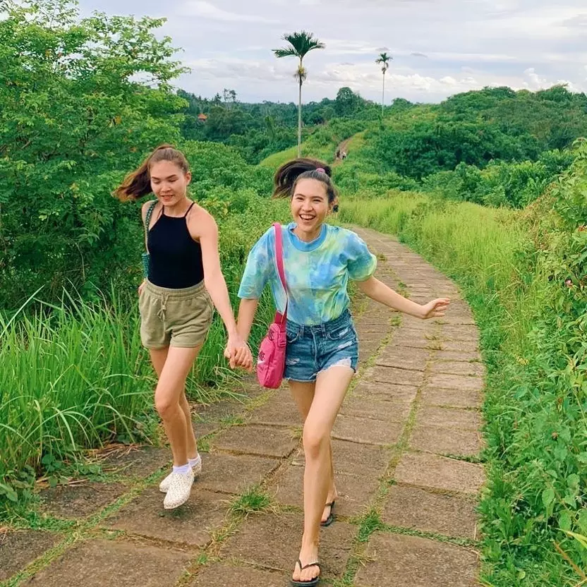 potret Sabrina Jensen yang jarang tersorot © berbagai sumber potret Sabrina Jensen yang jarang tersorot © berbagai sumber