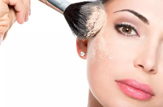 Rahasia makeup natural Atiqah Hasiholan Berbagai sumber Rahasia makeup natural Atiqah Hasiholan Berbagai sumber