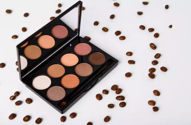 Rahasia makeup natural Atiqah Hasiholan Berbagai sumber Rahasia makeup natural Atiqah Hasiholan Berbagai sumber