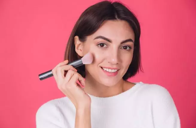 Rahasia makeup natural Atiqah Hasiholan Berbagai sumber Rahasia makeup natural Atiqah Hasiholan Berbagai sumber