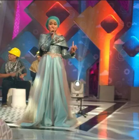 <img style= <img style=