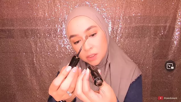 Daily makeup ala Aryani Fitriana Berbagai sumber Daily makeup ala Aryani Fitriana Berbagai sumber