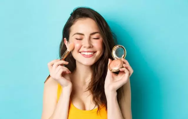 Rahasia makeup flawless ala Cinta Laura Berbagai sumber Rahasia makeup flawless ala Cinta Laura Berbagai sumber