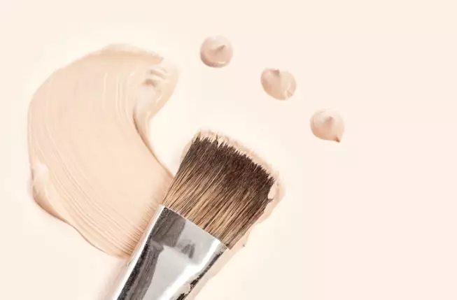 Rahasia fresh look makeup ala Ranty Maria Berbagai sumber