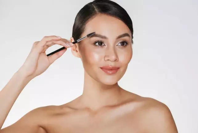 Rahasia fresh look makeup ala Ranty Maria Berbagai sumber