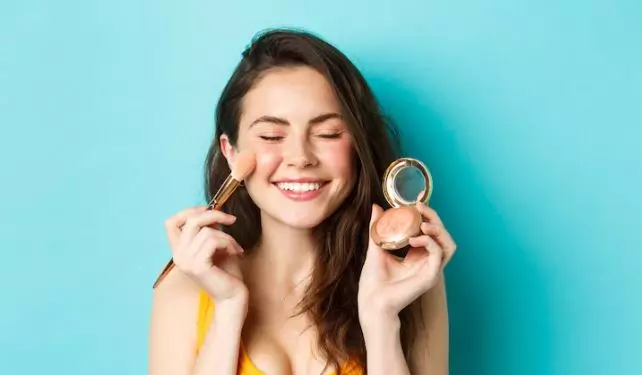 Rahasia fresh look makeup ala Ranty Maria Berbagai sumber