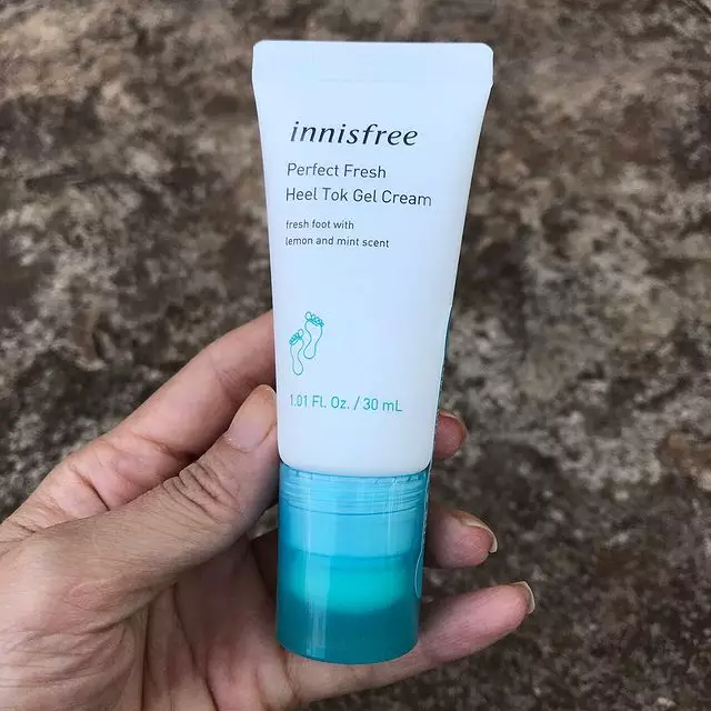 Rekomendasi foot scrub  Berbagai sumber