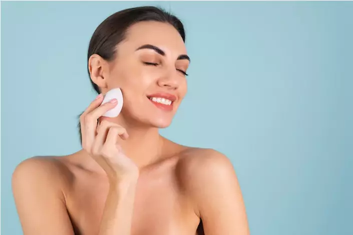 Tips menggunakan foundation agar tahan lama  Freepik.com