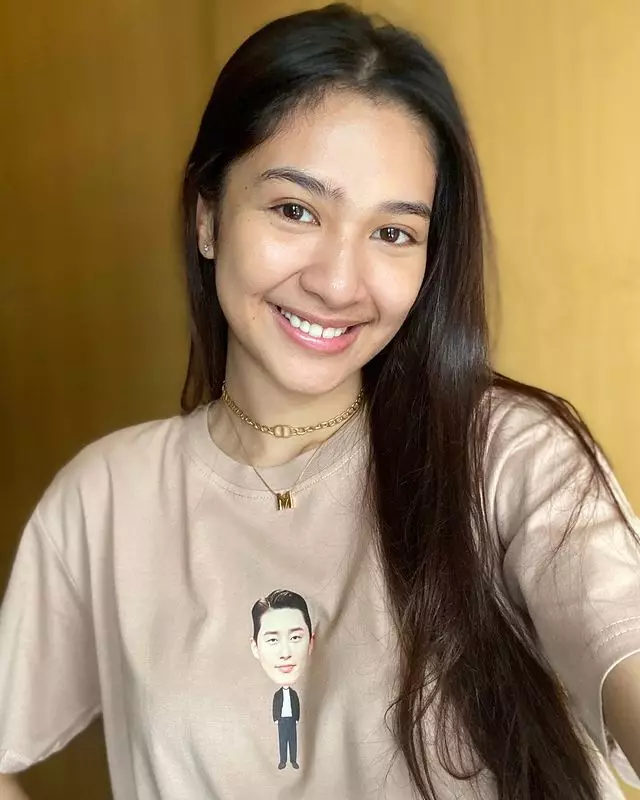 Potret 11 penyanyi tanpa makeup, Yura Yunita pede wajah berjerawat berbagai sumber