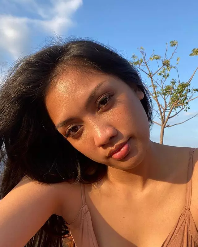 Potret 11 penyanyi tanpa makeup, Yura Yunita pede wajah berjerawat berbagai sumber