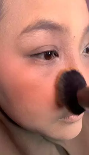 MUA ini bagikan trik perbaiki complexion geser Instagram