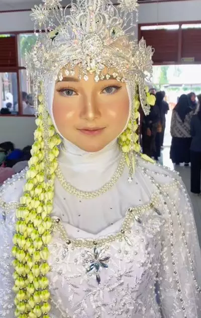 Hasil makeup pengantin siswi SMA ini bikin pangling TikTok Hasil makeup pengantin siswi SMA ini bikin pangling TikTok