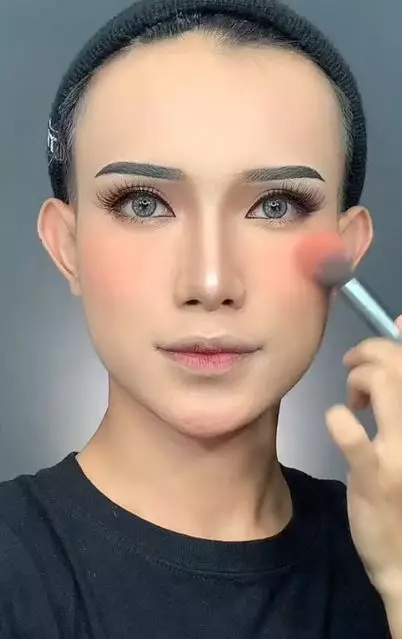Beauty enthusiast ini recreate makeup Shandy Purnamasari TikTok