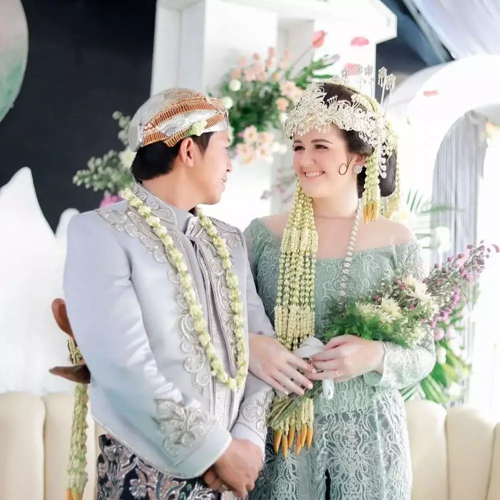 cewek bule jadi pengantin sunda © Berbagai sumber