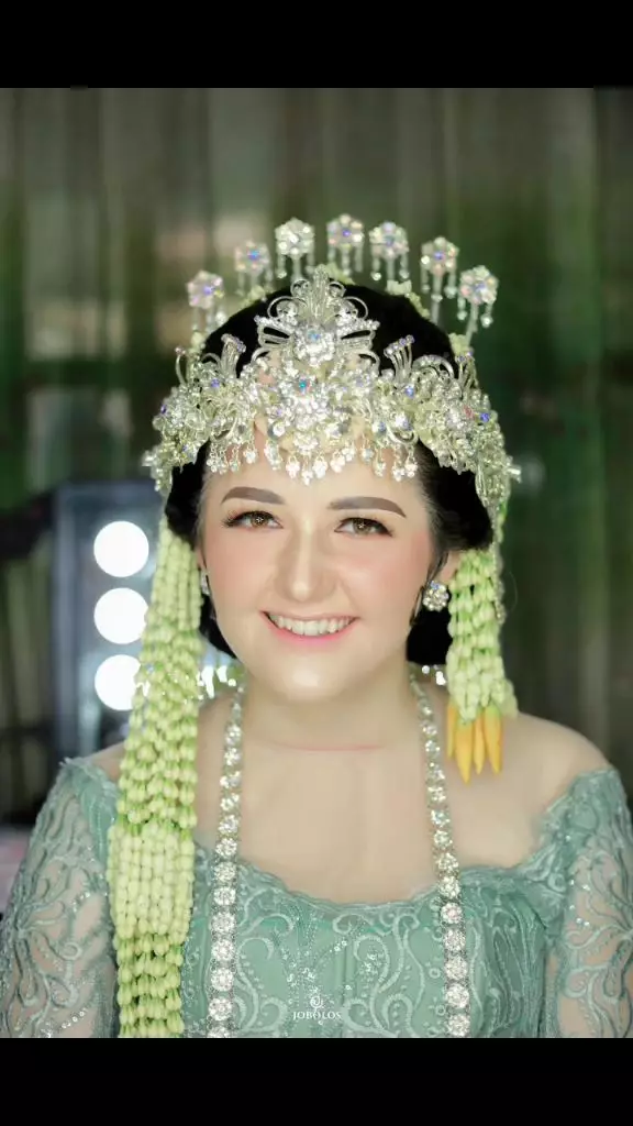 cewek bule jadi pengantin sunda © Berbagai sumber