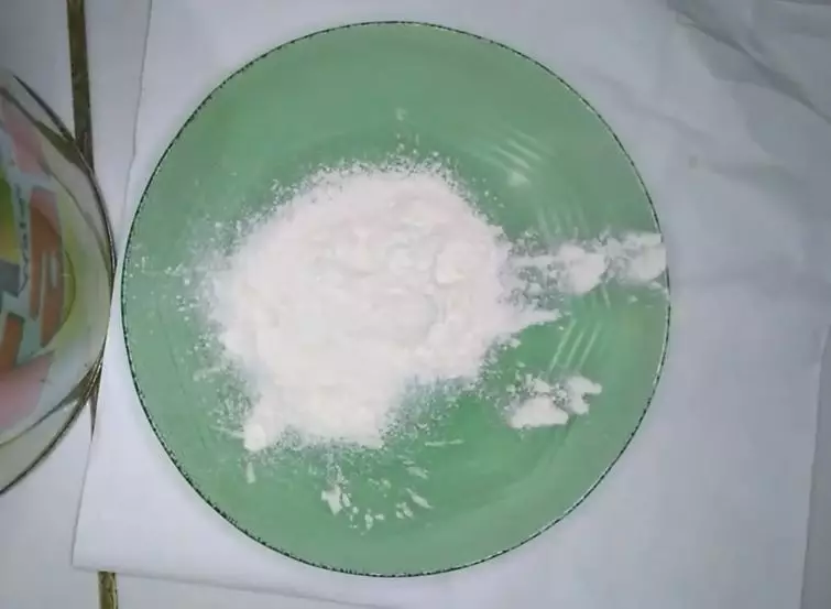 Cara membuat eyeshadow yang pigmented dan tahan lama pakai 2 bahan Berbagai sumber