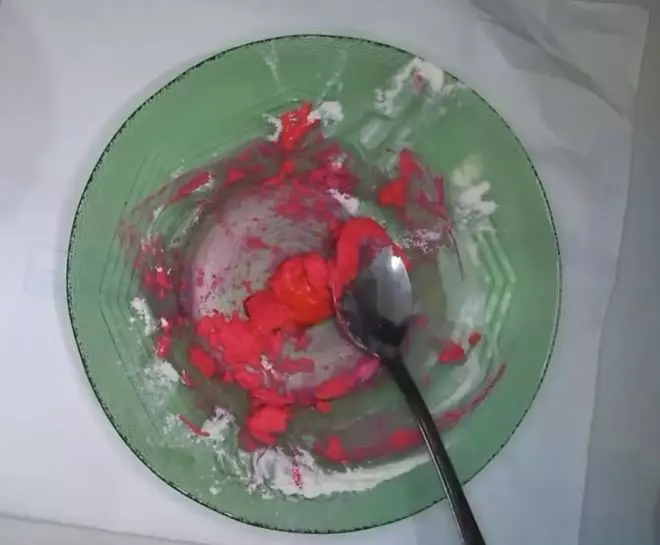 Cara membuat eyeshadow yang pigmented dan tahan lama pakai 2 bahan Berbagai sumber