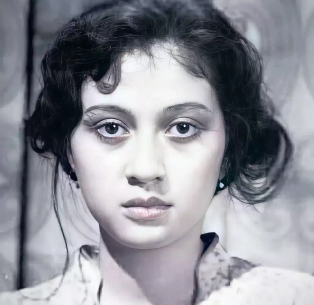 potret lawas pemeran ratna  © instagram