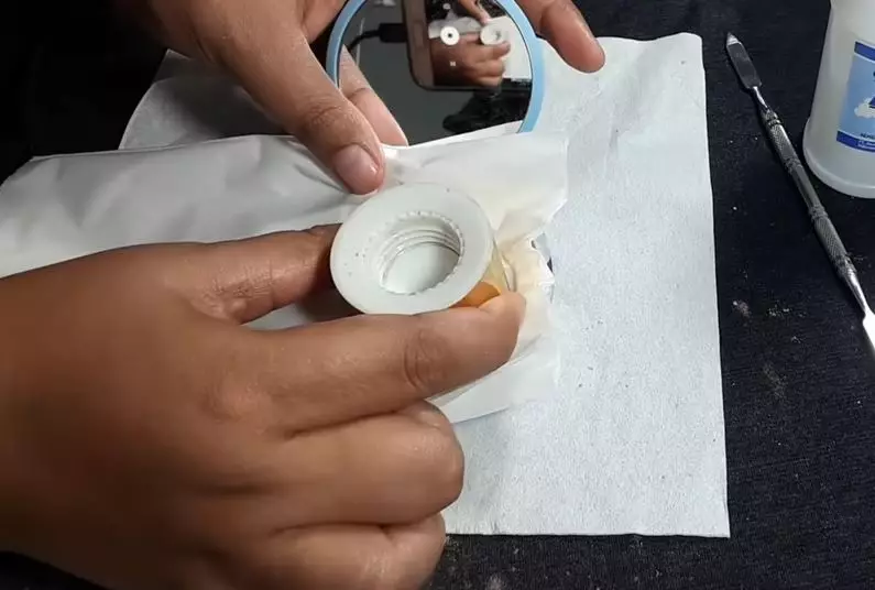 Cara membuat highlighter pakai 2 produk makeup Berbagai sumber