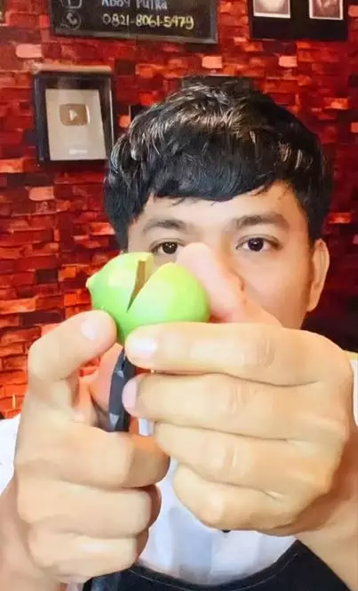 Trik membuat rambut bervolume pakai 1 jenis buah Berbagai sumber Trik membuat rambut bervolume pakai 1 jenis buah Berbagai sumber