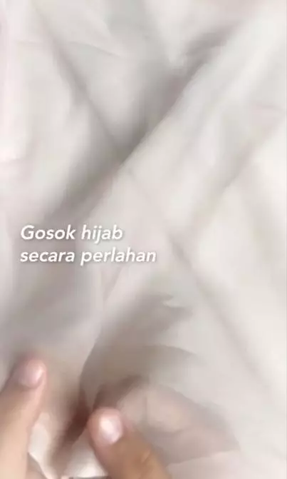 Cara menghilangkan noda makeup pakai 1 produk skincare Berbagai sumber Cara menghilangkan noda makeup pakai 1 produk skincare Berbagai sumber