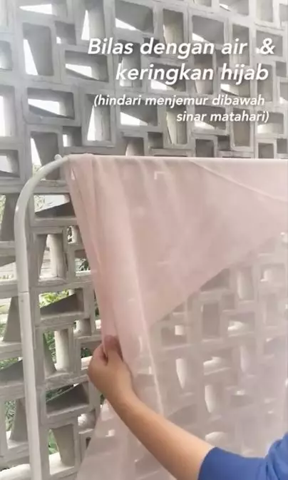 Cara menghilangkan noda makeup pakai 1 produk skincare Berbagai sumber Cara menghilangkan noda makeup pakai 1 produk skincare Berbagai sumber