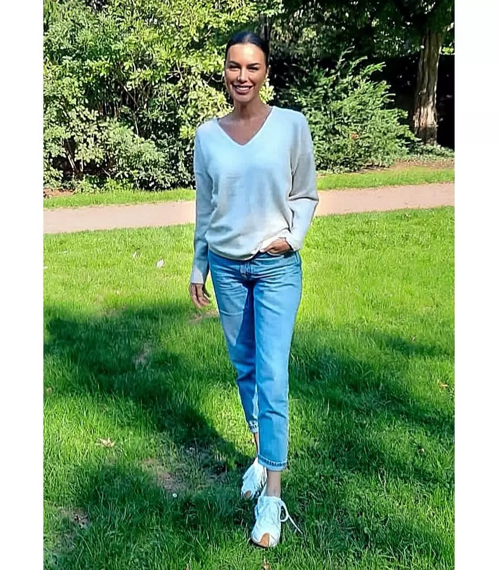 pesona penyanyi usia setengah abad © Instagram