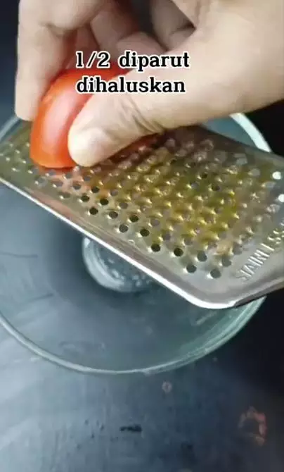 Trik menghilangkan bintik hitam pakai 2 bahan dapur Berbagai sumber