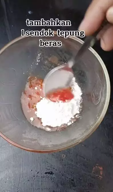 Trik menghilangkan bintik hitam pakai 2 bahan dapur Berbagai sumber