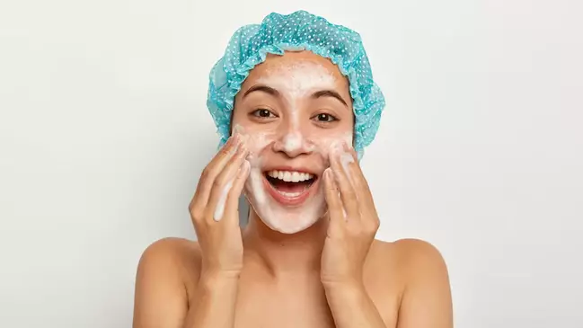 trik makeup sederhana agar riasan tidak crack Berbagai sumber