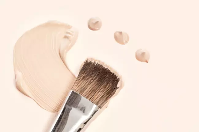 trik makeup sederhana agar riasan tidak crack Berbagai sumber