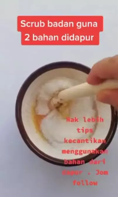Cara membuat scrub untuk atasi kulit kering dan kusam pakai 2 bahan dapur Berbagai sumber Cara membuat scrub untuk atasi kulit kering dan kusam pakai 2 bahan dapur Berbagai sumber