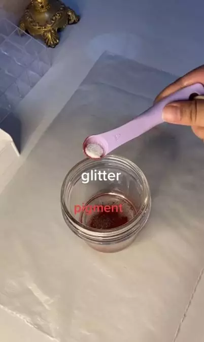 Cara membuat moisturizing lip gloss pakai 7 bahan Berbagai sumber