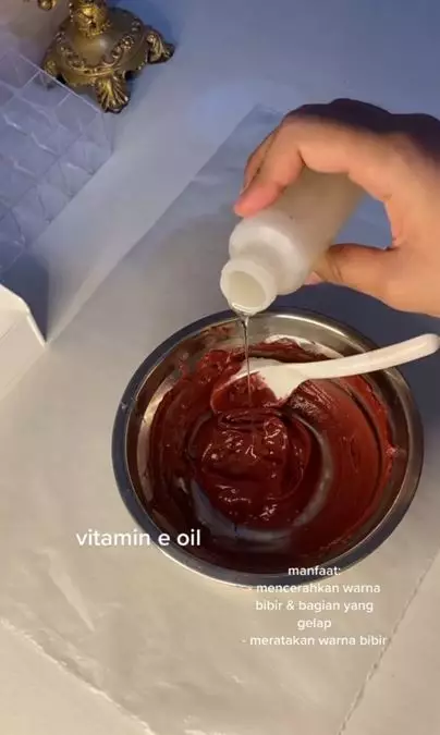 Cara membuat moisturizing lip gloss pakai 7 bahan Berbagai sumber