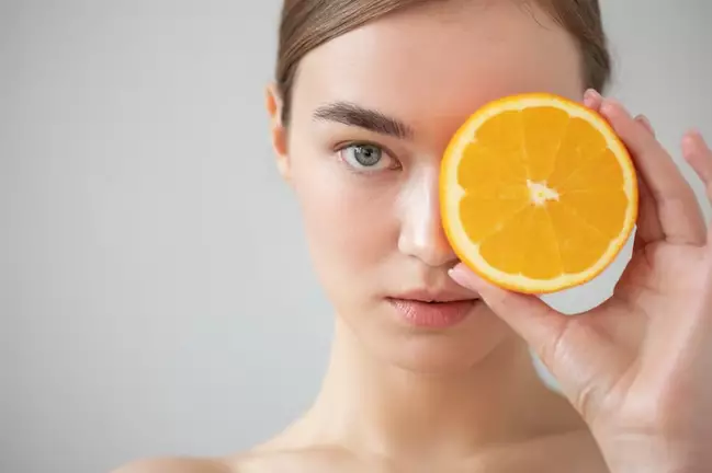 intip 5 cara perawatan kulit ala Indah Kalalo berbagai sumber