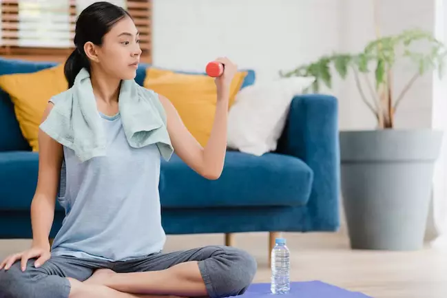 intip 5 cara perawatan kulit ala Indah Kalalo berbagai sumber