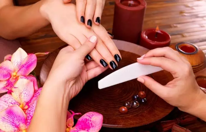 cara memilih cat kutek berdasarkan warna kulit berbagai sumber