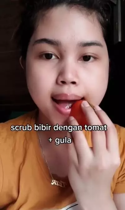 Cara mengatasi bibir hitam dan mengelupas pakai 3 bahan dapur Berbagai sumber Cara mengatasi bibir hitam dan mengelupas pakai 3 bahan dapur Berbagai sumber