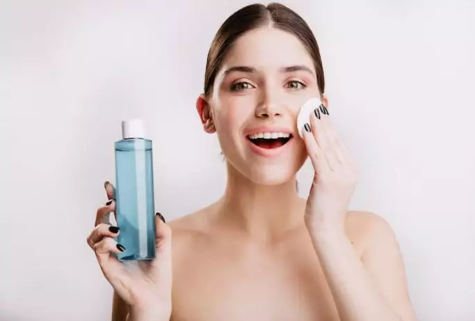 Cara memilih makeup remover sesuai kebutuhan kulit berbagai sumber
