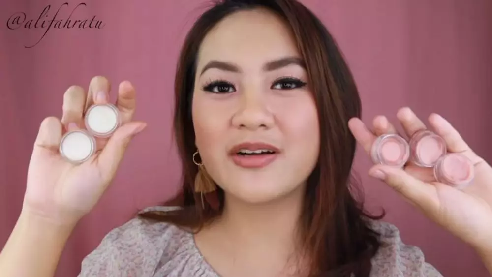 Cara membuat lip balm sendiri pakai 3 bahan alami Berbagai sumber Cara membuat lip balm sendiri pakai 3 bahan alami Berbagai sumber