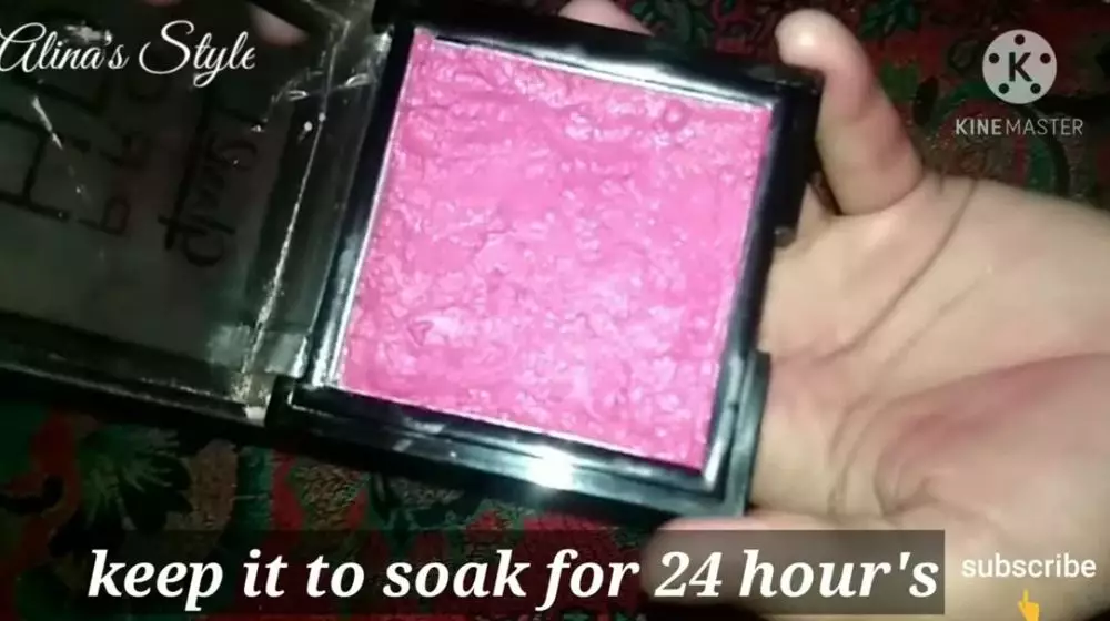 Cara membuat powder blush pakai 3 produk makeup Berbagai sumber Cara membuat powder blush pakai 3 produk makeup Berbagai sumber