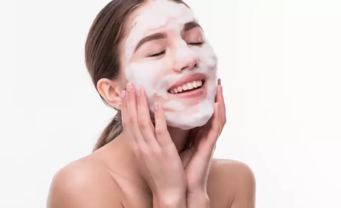 Urutan skincare basic untuk kulit berminyak © 2023 brilio.net